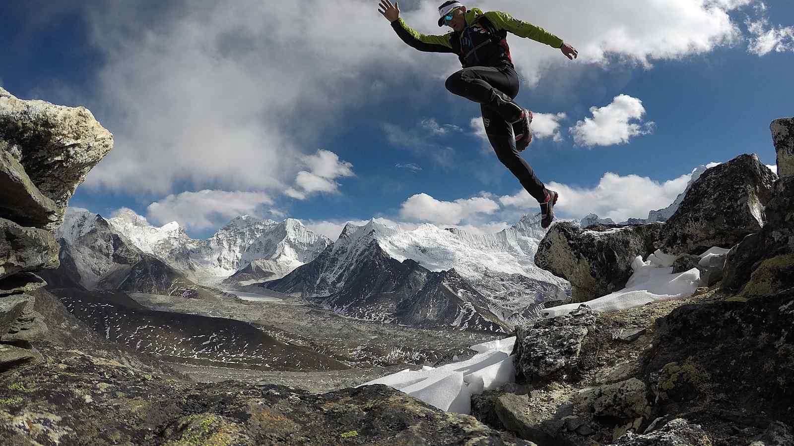 Ueli Steck beim Training im Himalaya