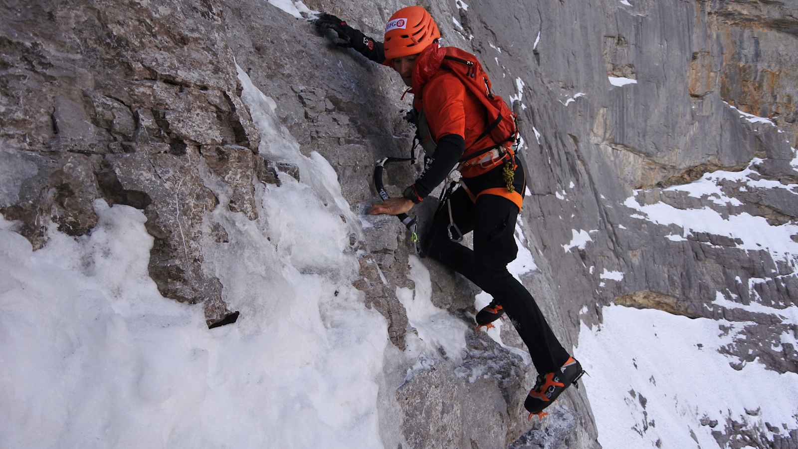 Ueli Steck beim Klettern