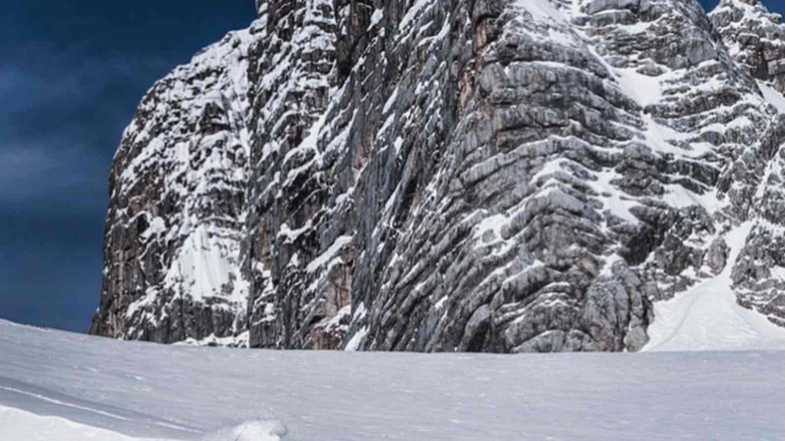 Surfen auf einer gefrorenen Welle, Dachstein Gletscher