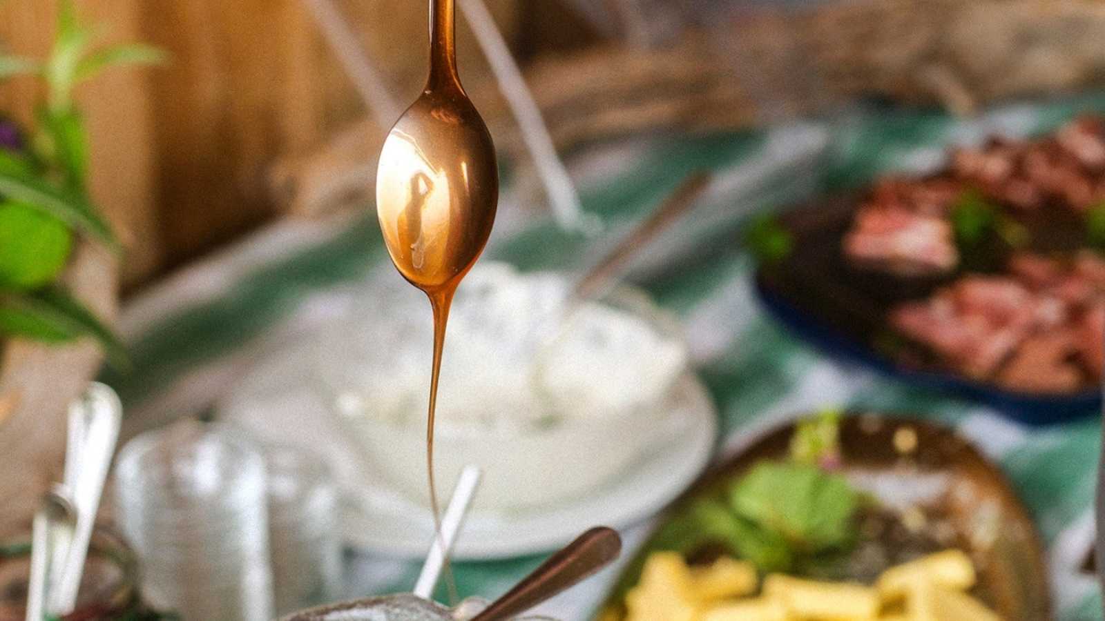 Frühstücksbuffet auf der Hütte.