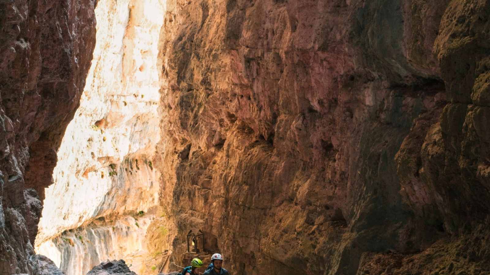 Felsschlucht mit Lichteinfall