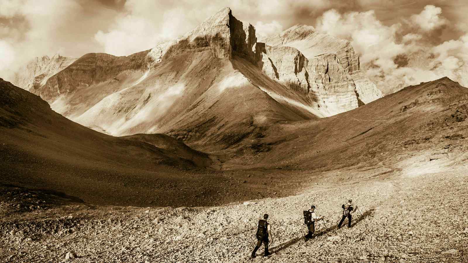 Wanderer an der Breitgrieskarspitze im Karwendel