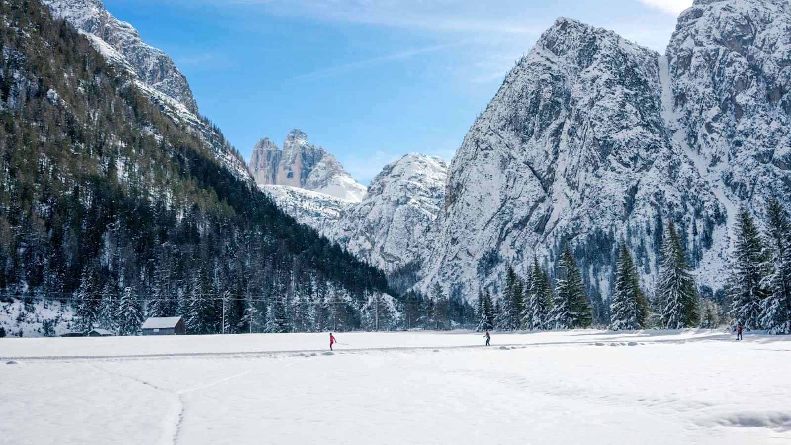 Blick auf die schneebedeckten Drei Zinnen