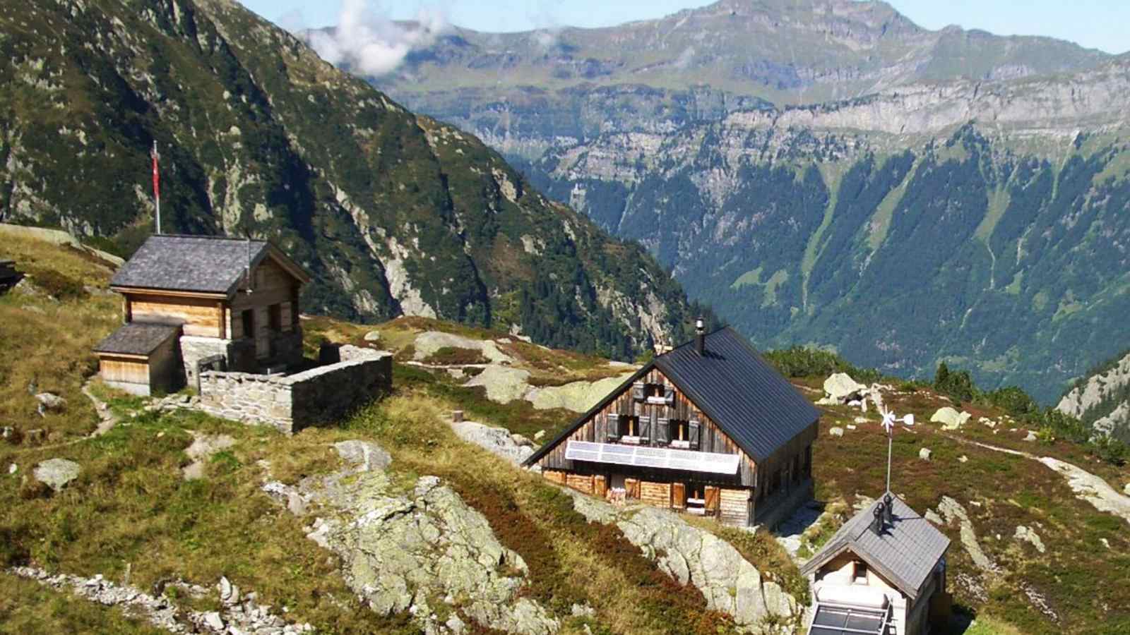 Die Windegghütte in den Urner Alpen im Kanton Bern