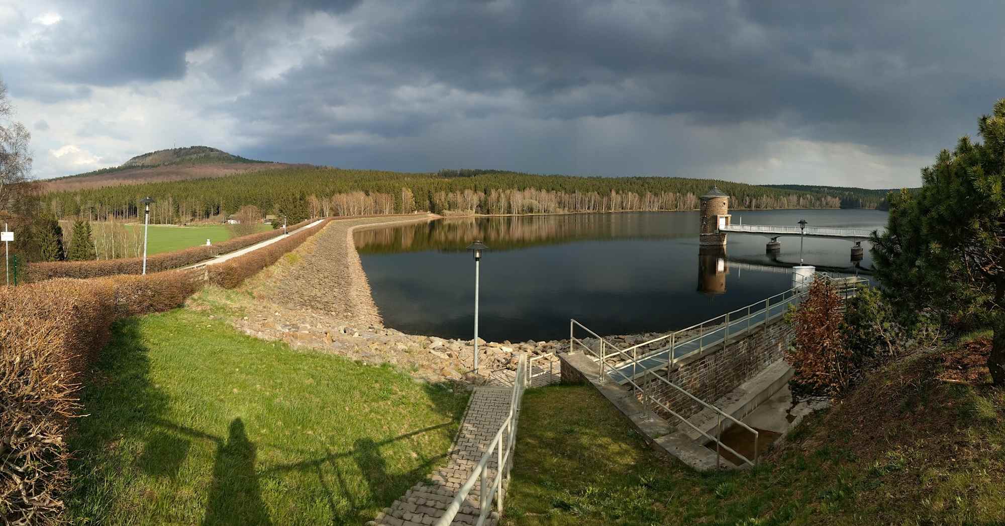 Talsperre Cranzahl mit Berg Bärenstein