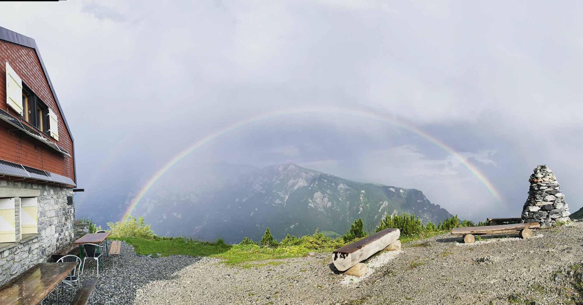 Regenbogenstimmung über der Ringelspitzhütte