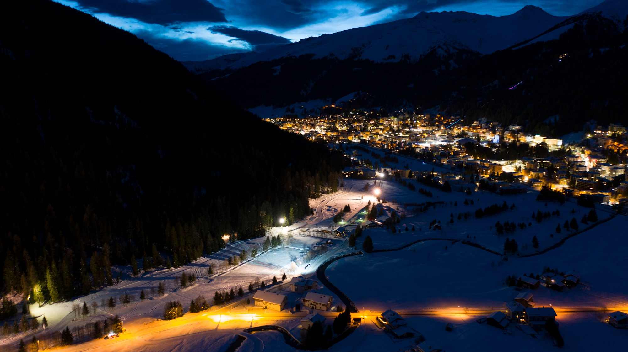 Blick auf die Nachtloipe in Davos