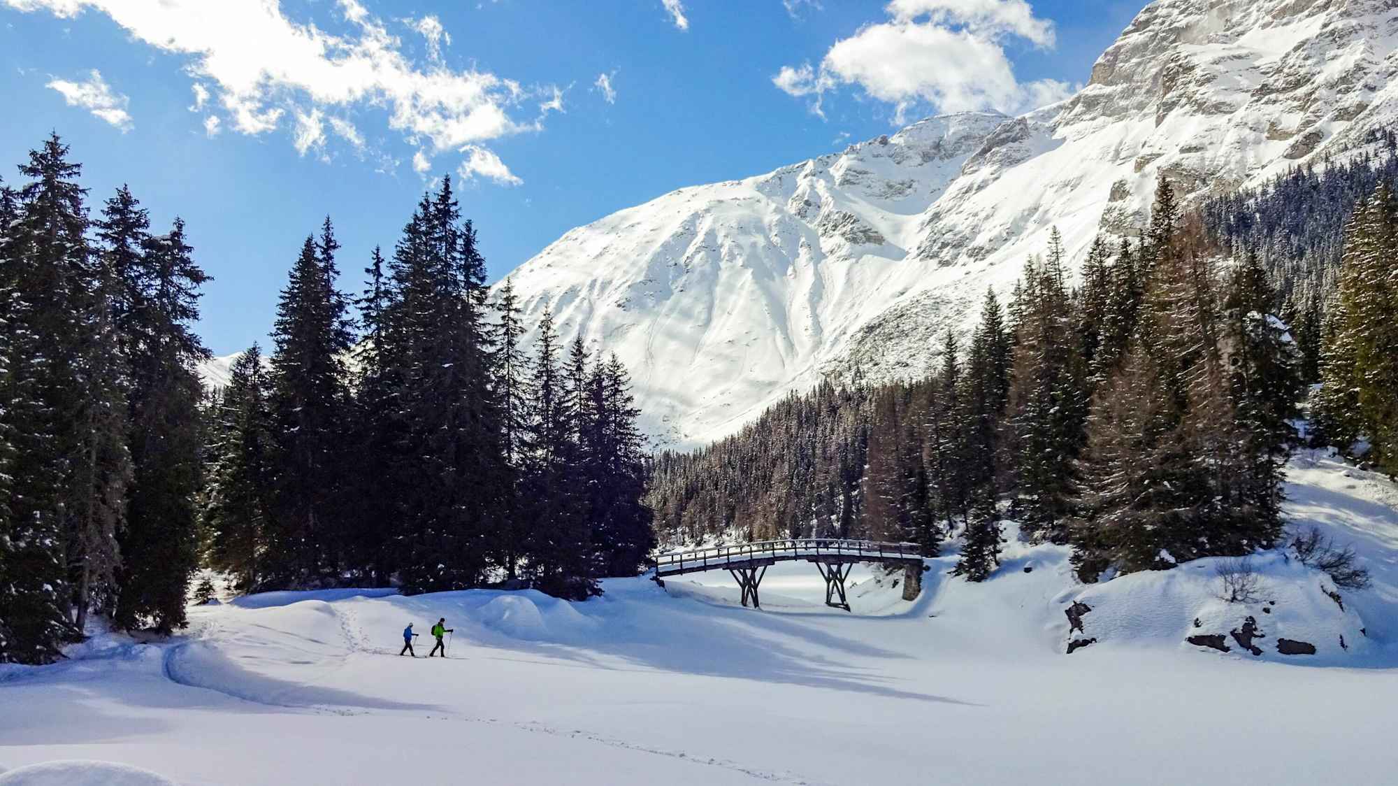In kalten Wintern trägt auch die Eisdecke des Obernberger Sees