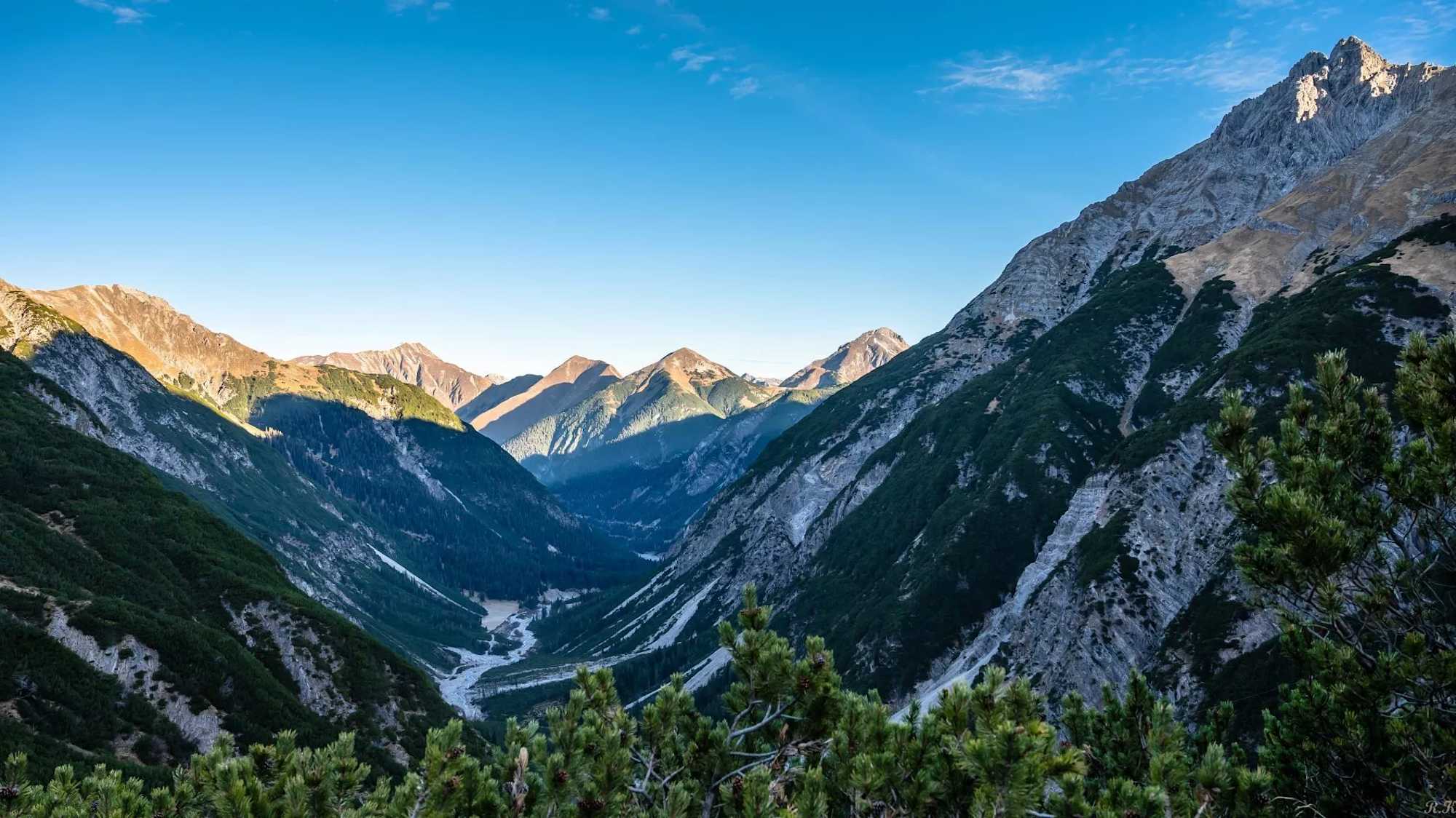 Der Hanauer Klettersteig befindet sich direkt unterhalb der Hanauer Hütte im schönen Angerletal.