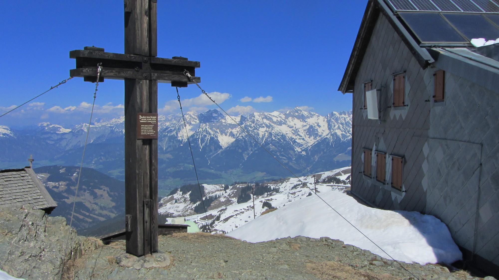 Statzerhaus mit Gipfelkreuz