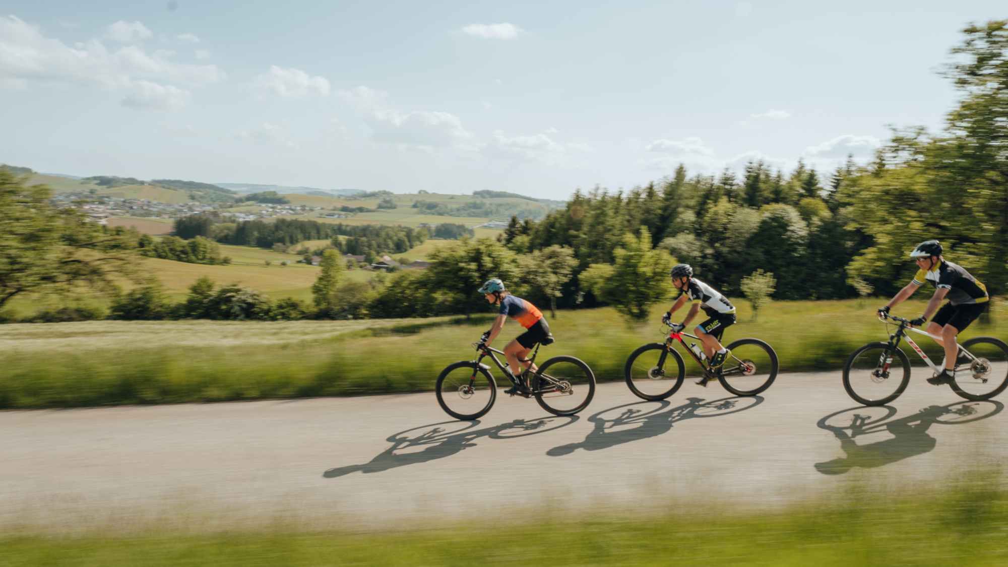 Rasante Abfahrten und beeindruckende Aussichten – bei der Granitland MTB Challenge ist für Abwechslung gesorgt.