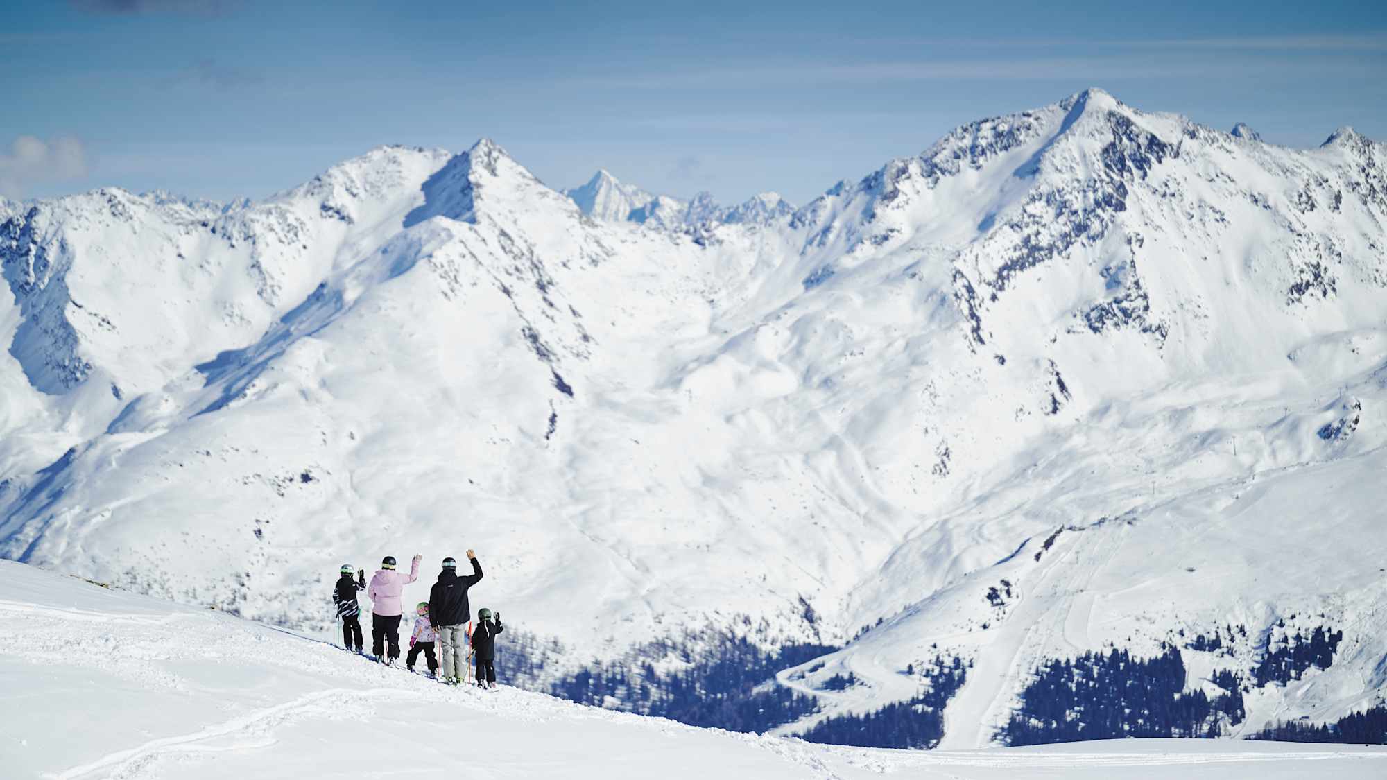 Im Skigebiet Kappl wird Familien mit einem Panorama empfangen.