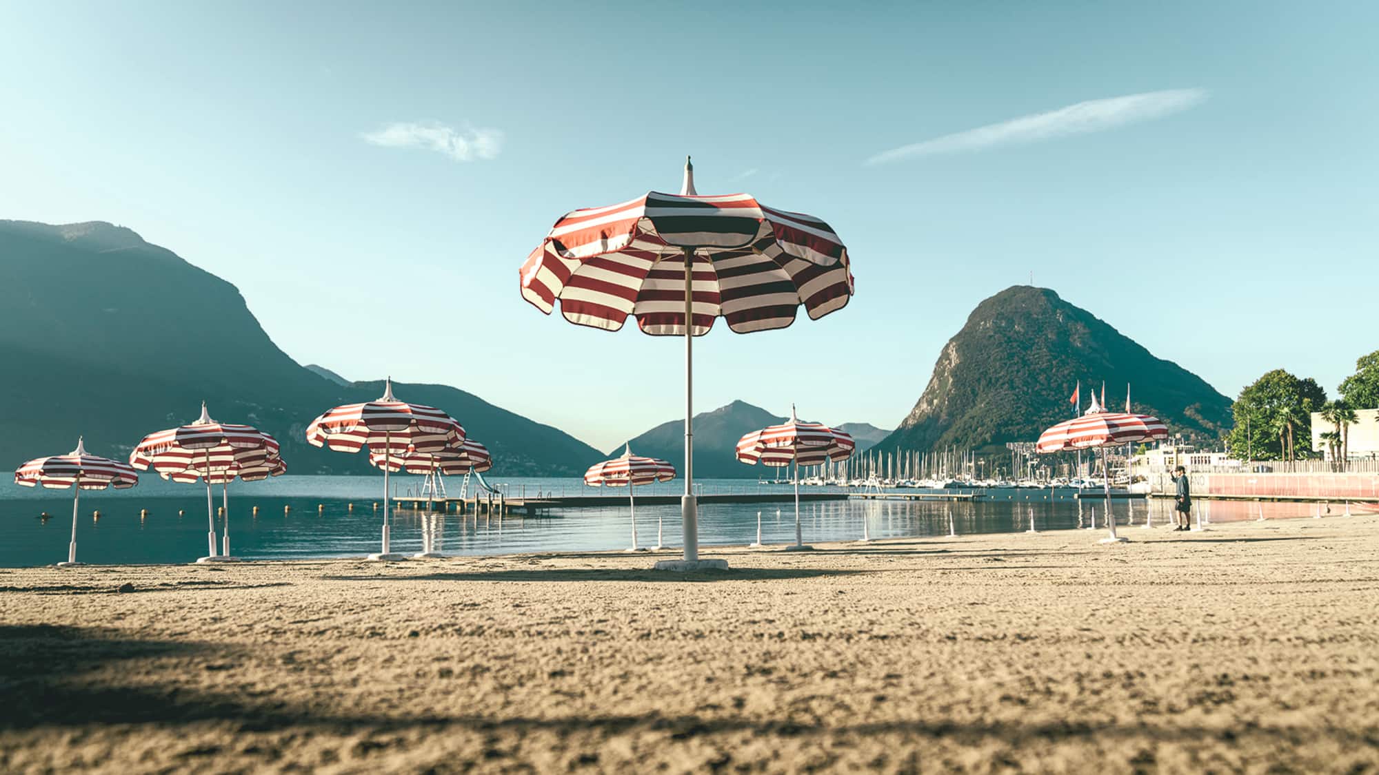 Feinster Sand: Der Luganersee wird nicht umsonst auch Tessiner Meer genannt.