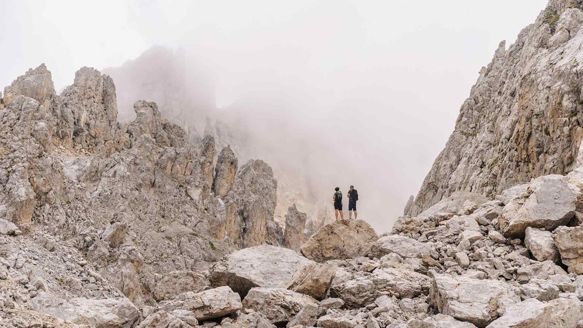 Die Dolomiten - zwischen Felswänden und Nebel
