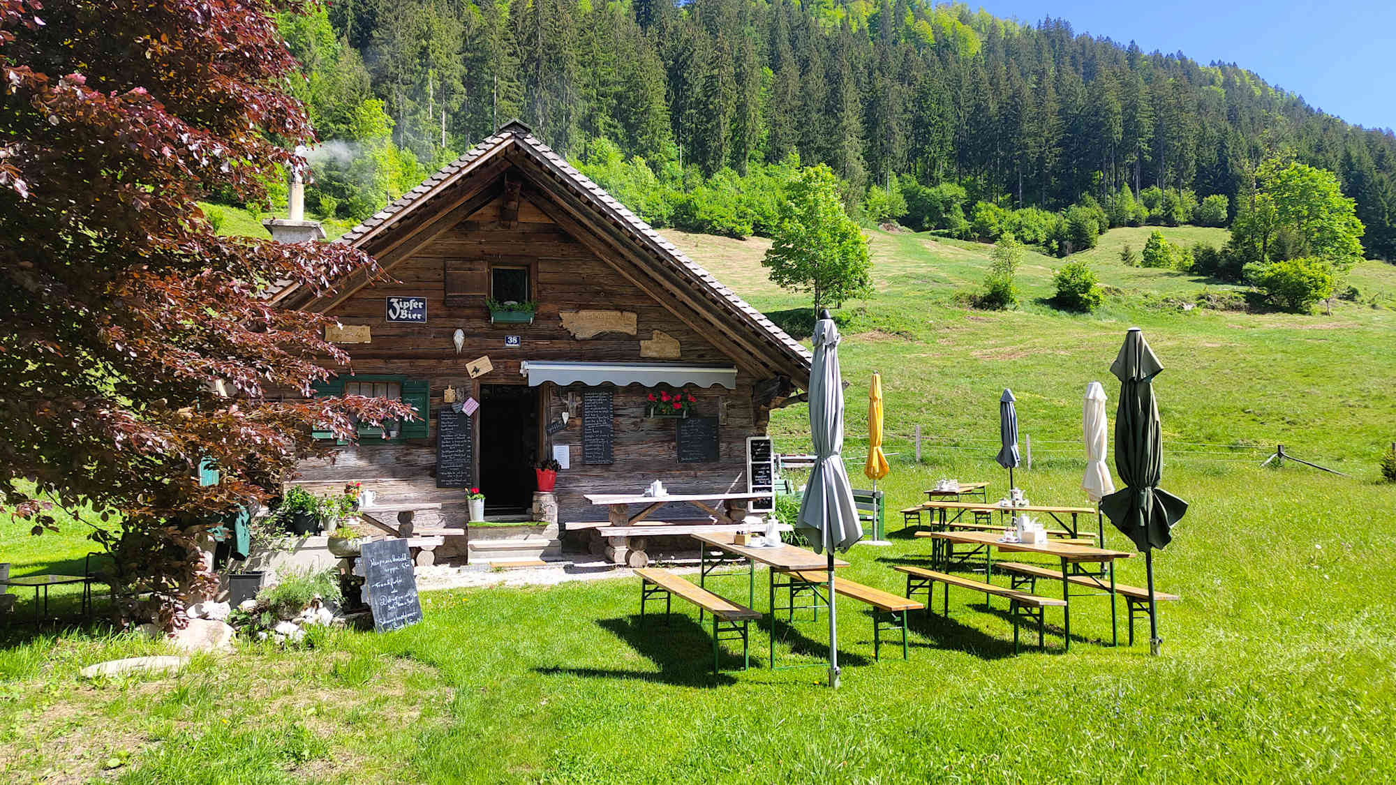 Die Lippenbauernhütte auf der Rettenbachalm oberhalb von Bad Ischl
