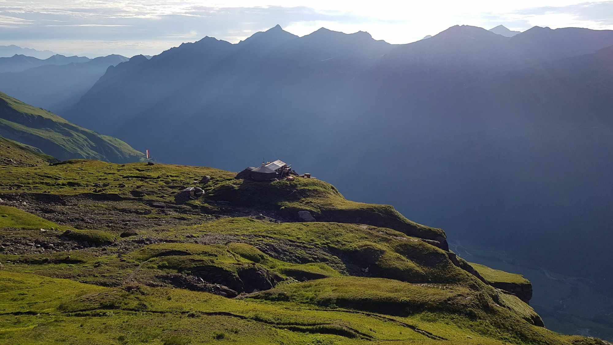 Die Schwarzenberghütte in schöner Aussichtslage