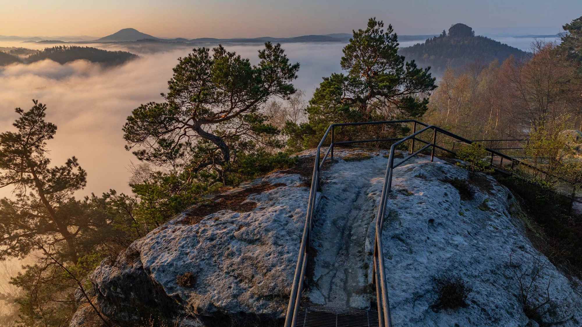 Blick auf Blick von der Kaiserkrone zum Zirkelstein und in die Böhmische Schweiz