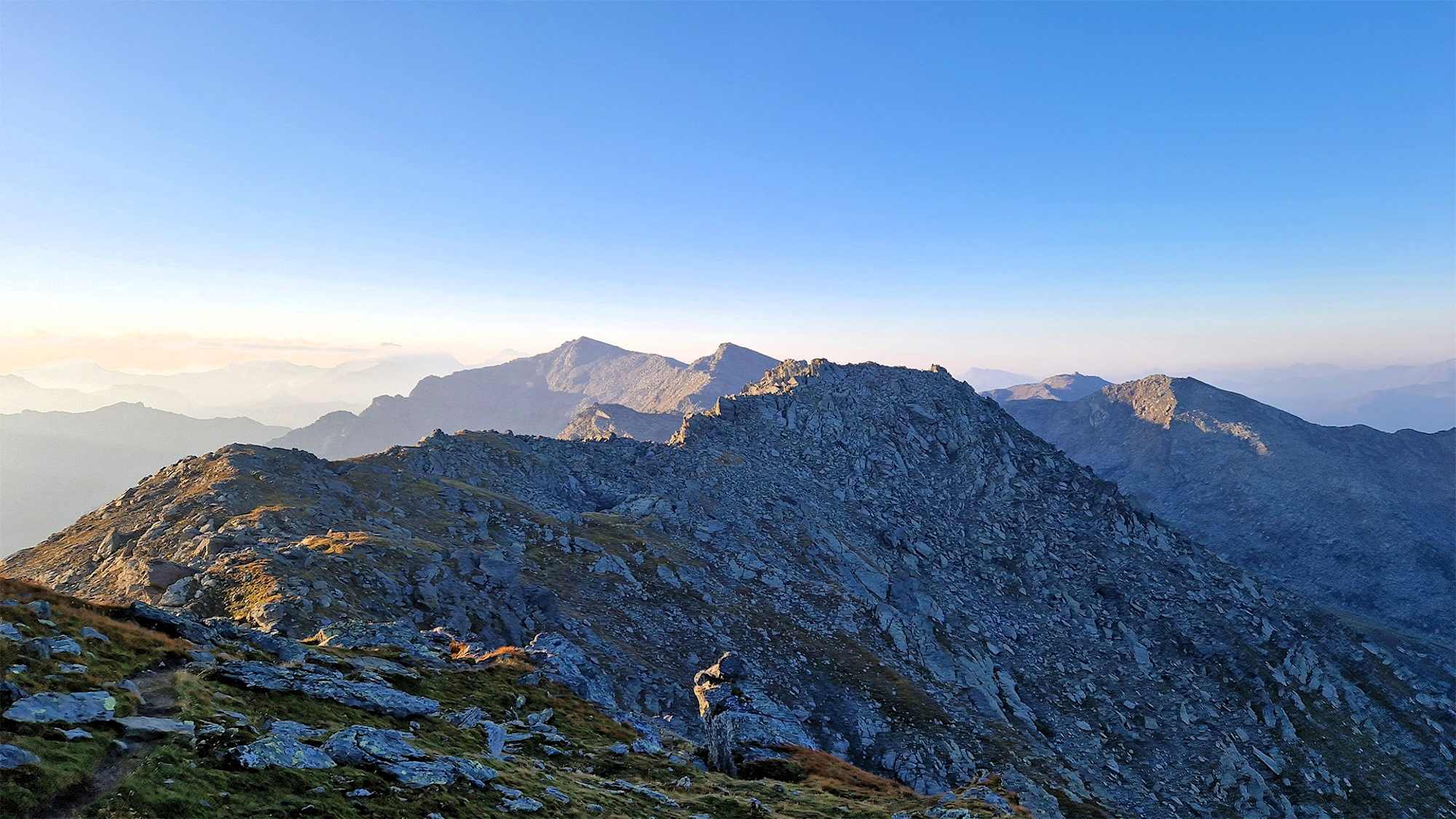 7 tuXer summits - Blick auf Kreuzspitze und Rosenjoch