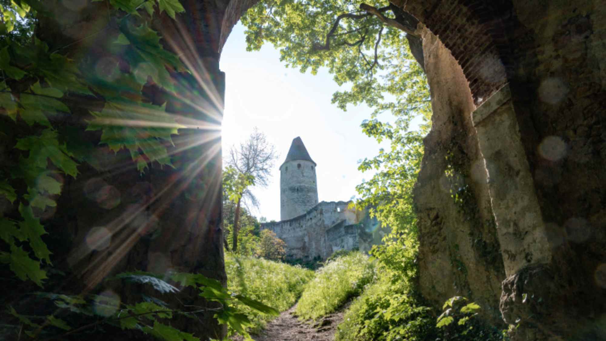Am Meilensteinweg – das Burgtor Seebenstein
