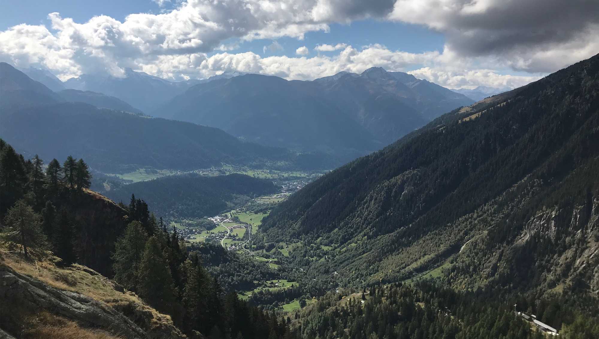 Aspi-Titter Hängebrücke, Aussicht ins Fieschertal
