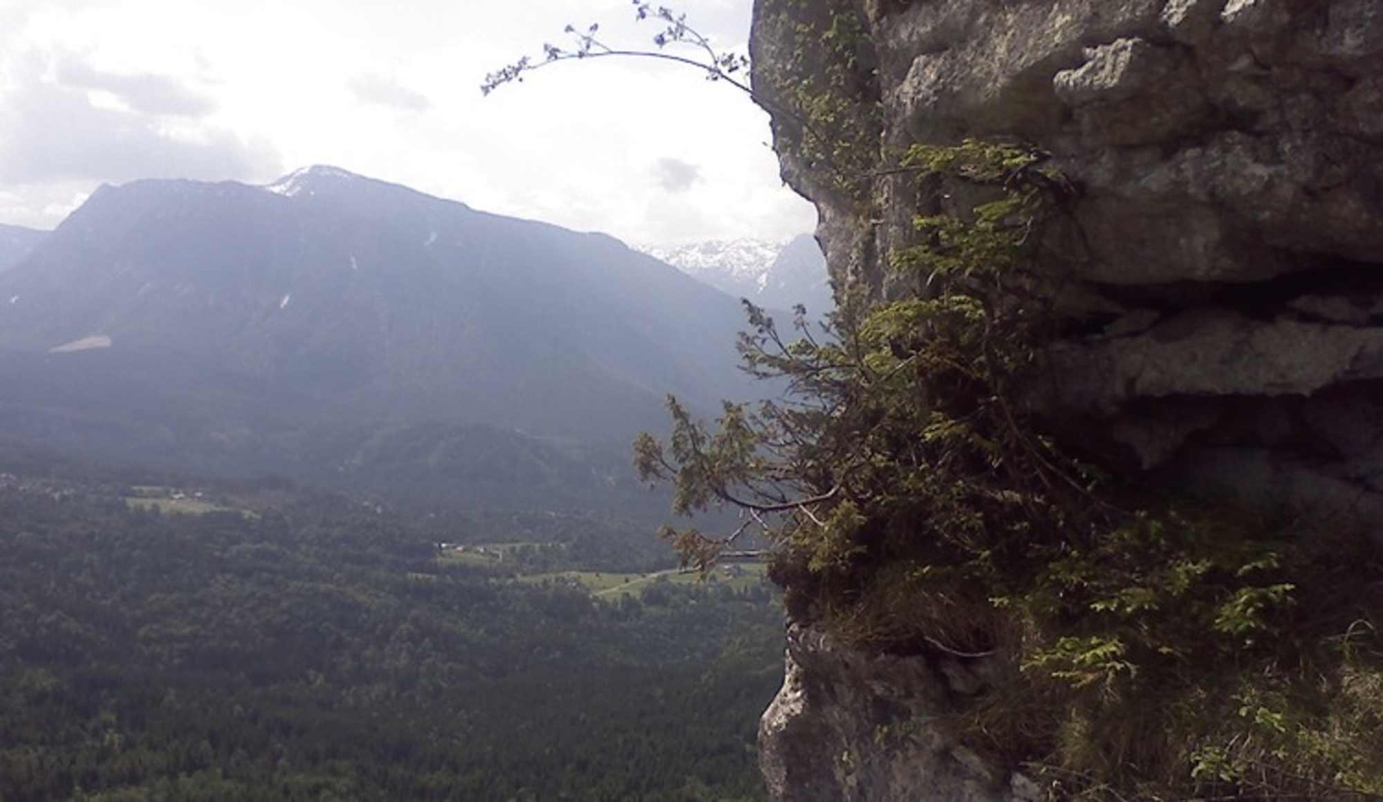 Ein kurzer, aber sehr exponierter Klettersteig in der Ewigen Wand mit herrlichem Blick auf das Goiserertal