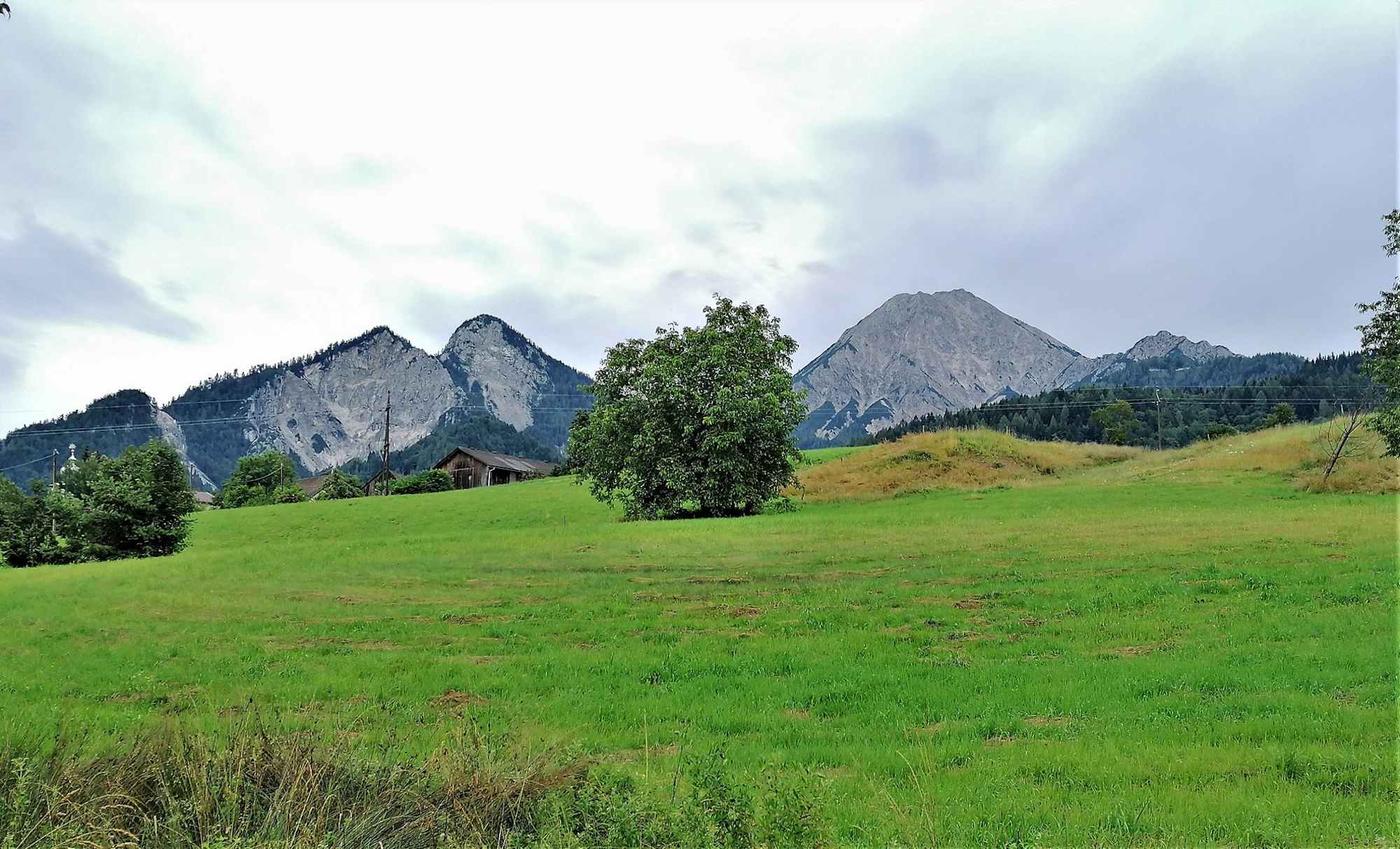 nahe Untergreuth – Türkenkopf (li.), Ferlacher Spitze und Mittagskogel