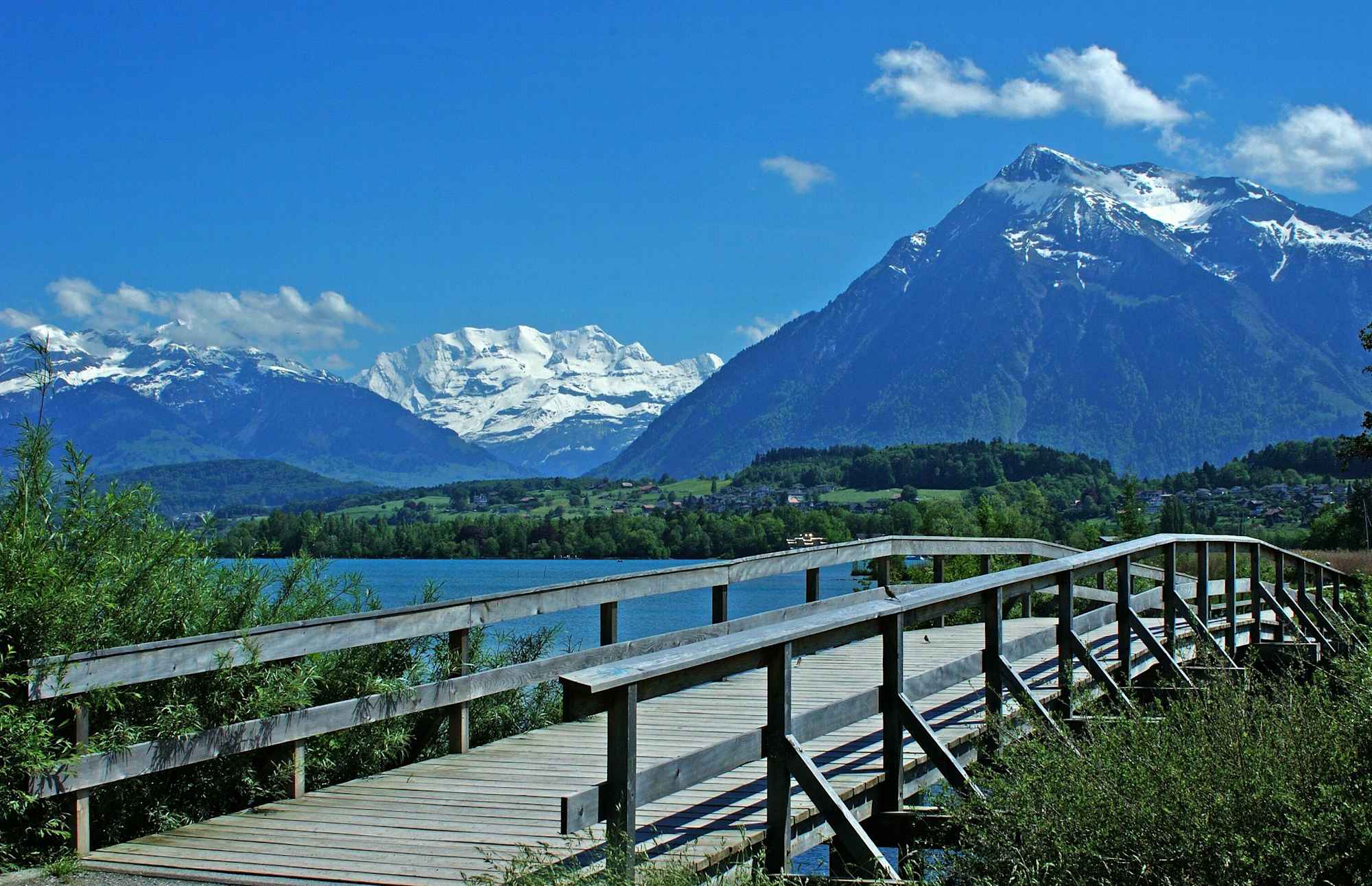Von Gwatt am Thunersee bietet sich ein herrlicher Blick auf den Niesen. 