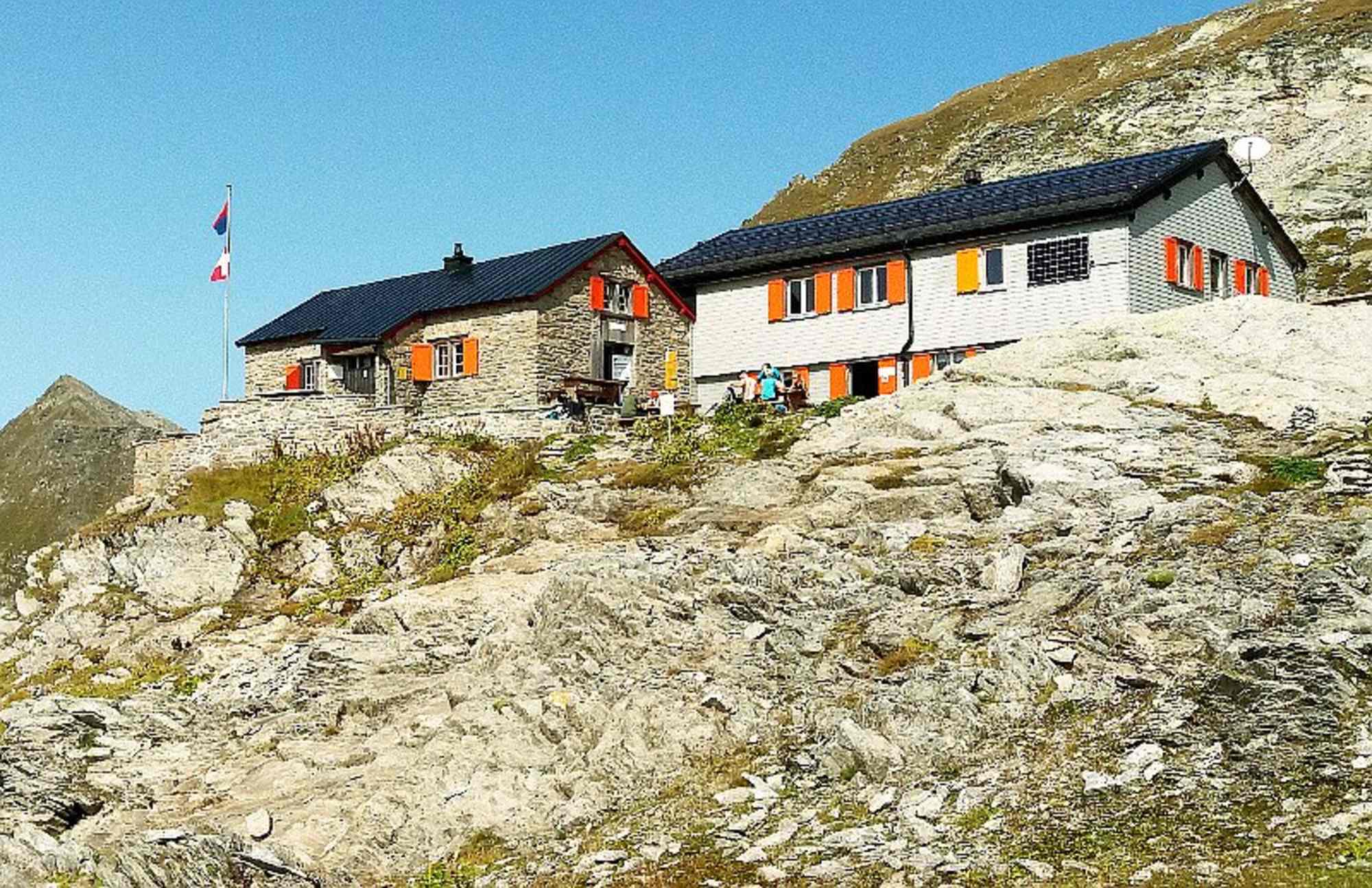 Die kleine Capanna Cadlimo befindet sich auf 2.570 m Höhe.