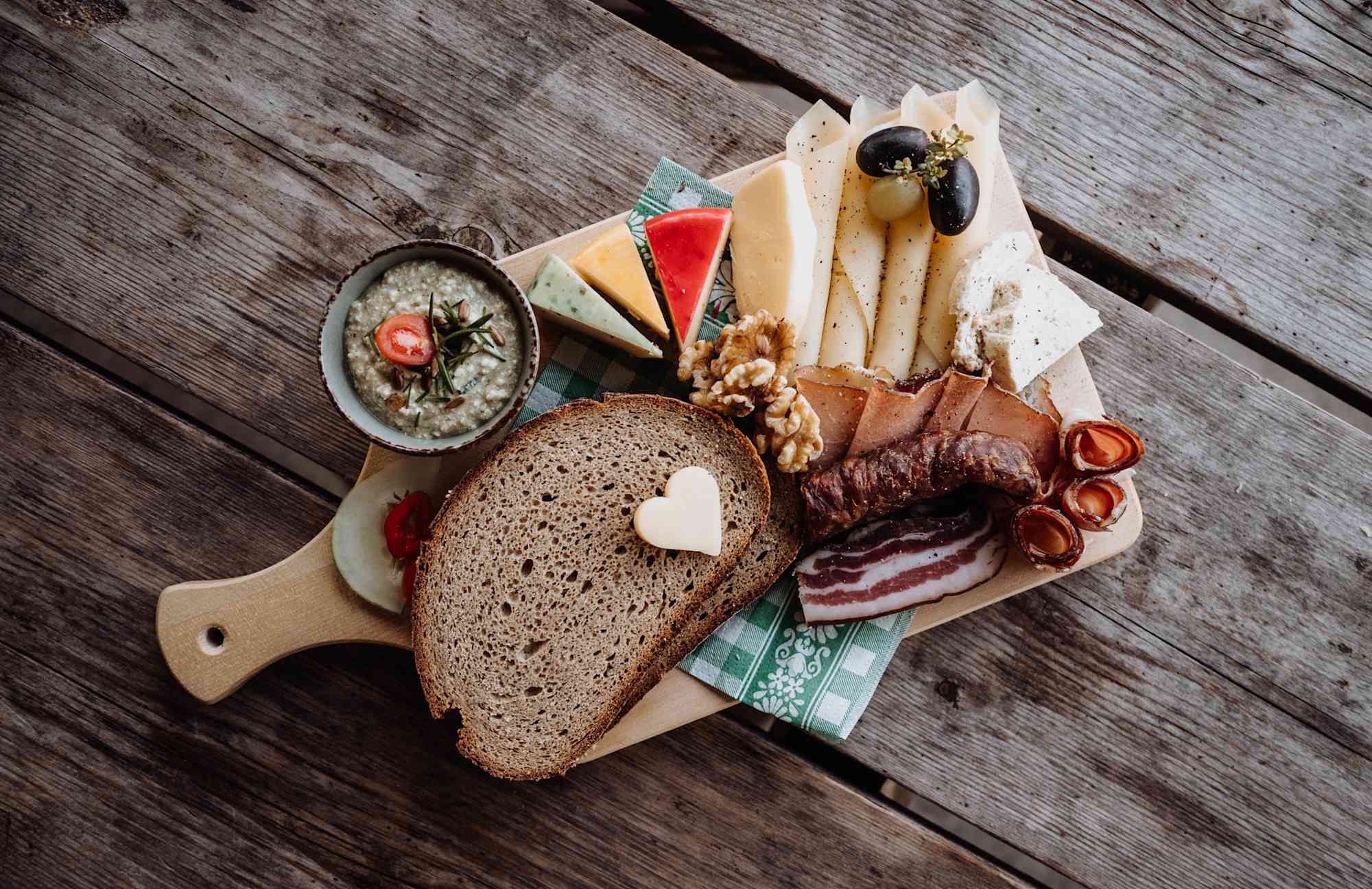 Rudnig Alm Bretteljause mit Herz