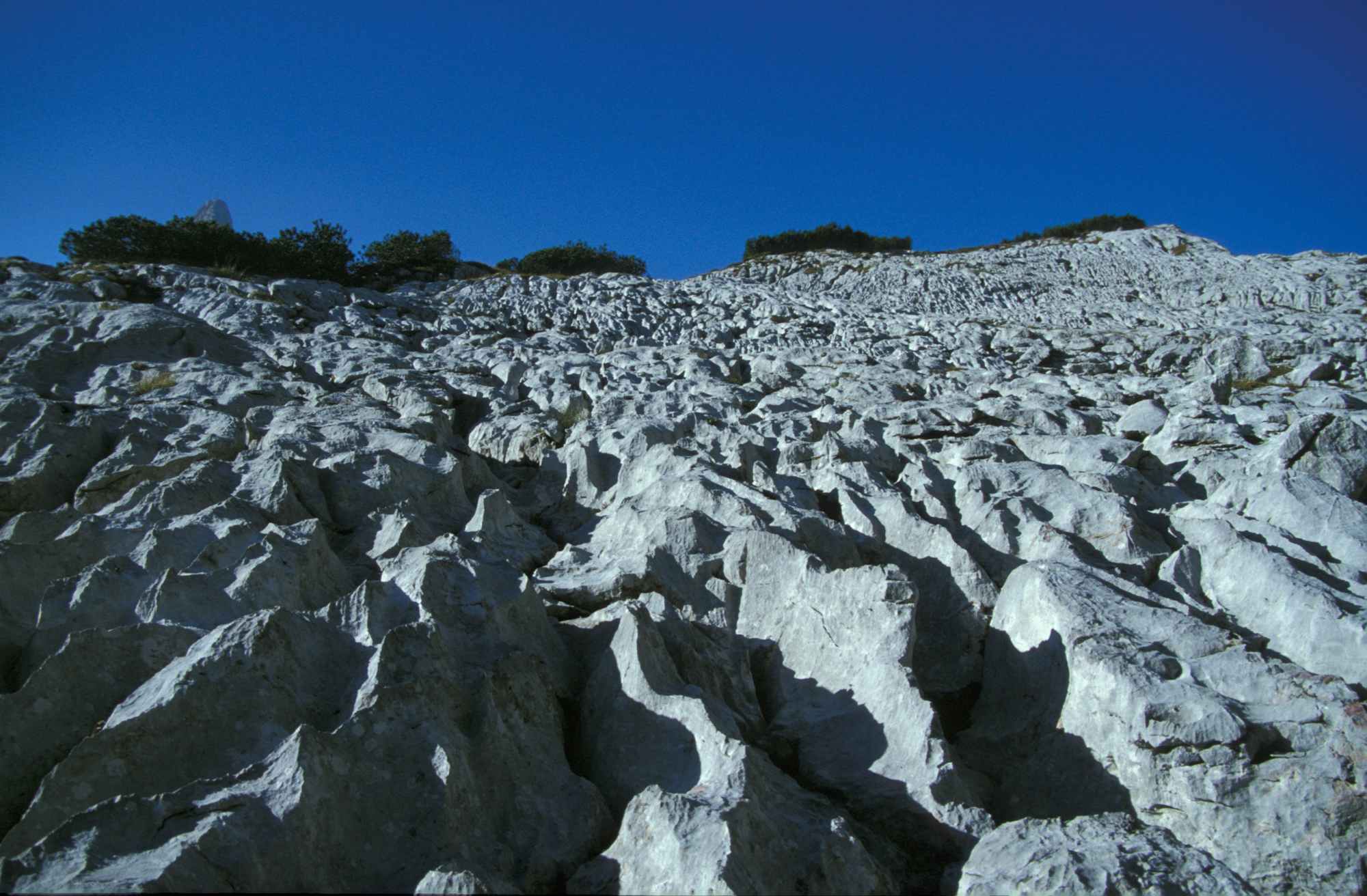 Die Hochfläche des Steinernen Meeres besticht durch ihre bizarren Karstformationen.
