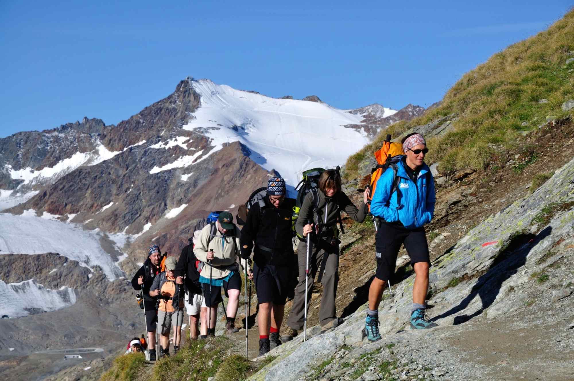 Beim Aufstieg zum Pitztaler Jöchl (2.988 m) genießt man den Ausblick auf die Pitztaler Gletscher.