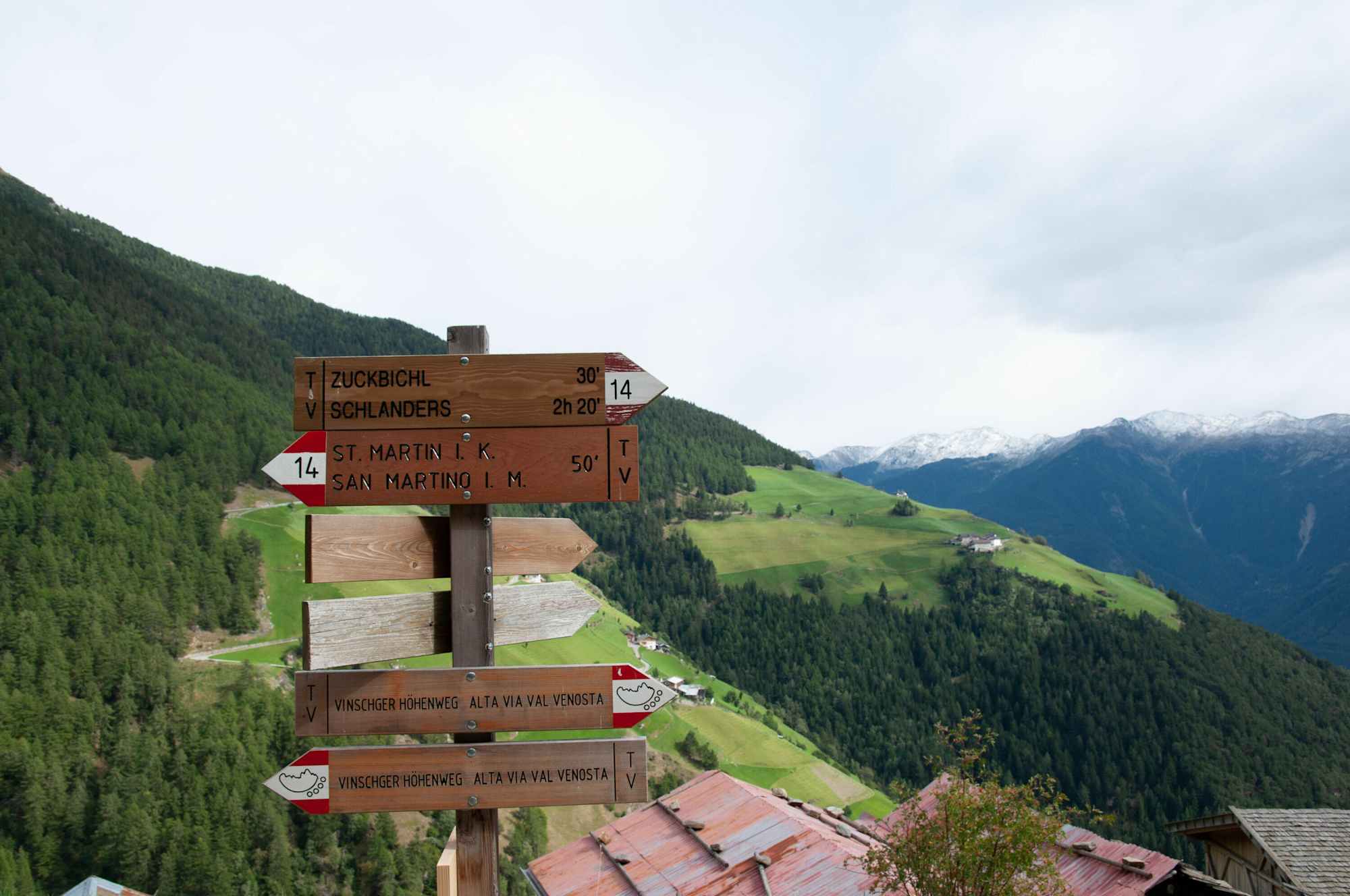 Wegweiser am Höhenweg