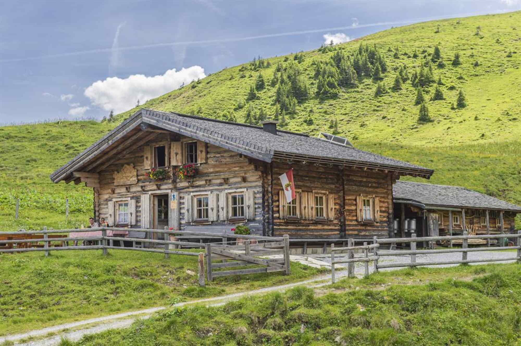 Die Feldinghütte befindet sich auf der Gadaunerer Hochalm im Gasteinertal.