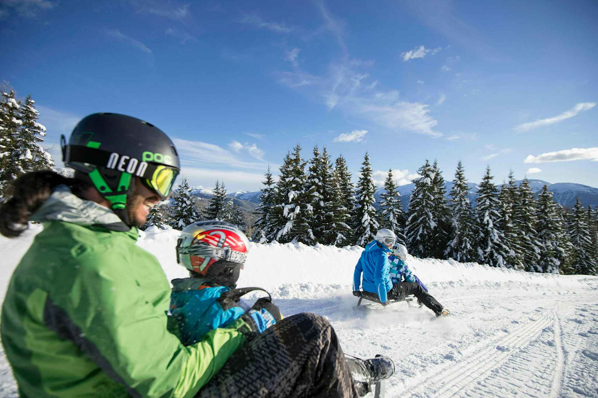 Mit der Rodel zur Fane Alm oberhalb von Vals