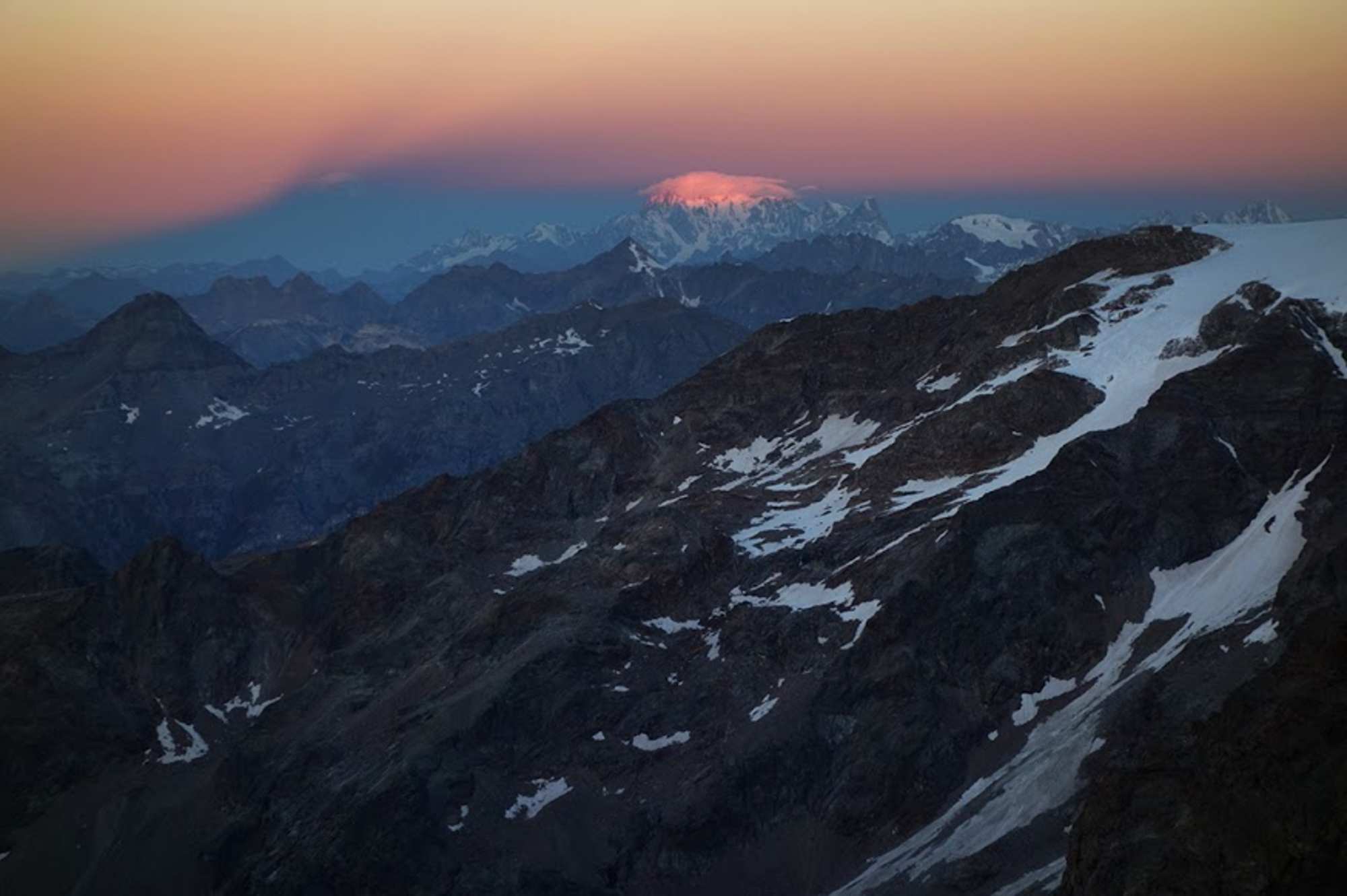 Morgenstimmung am Montblanc. Ausblick von der Gnifettihütte.