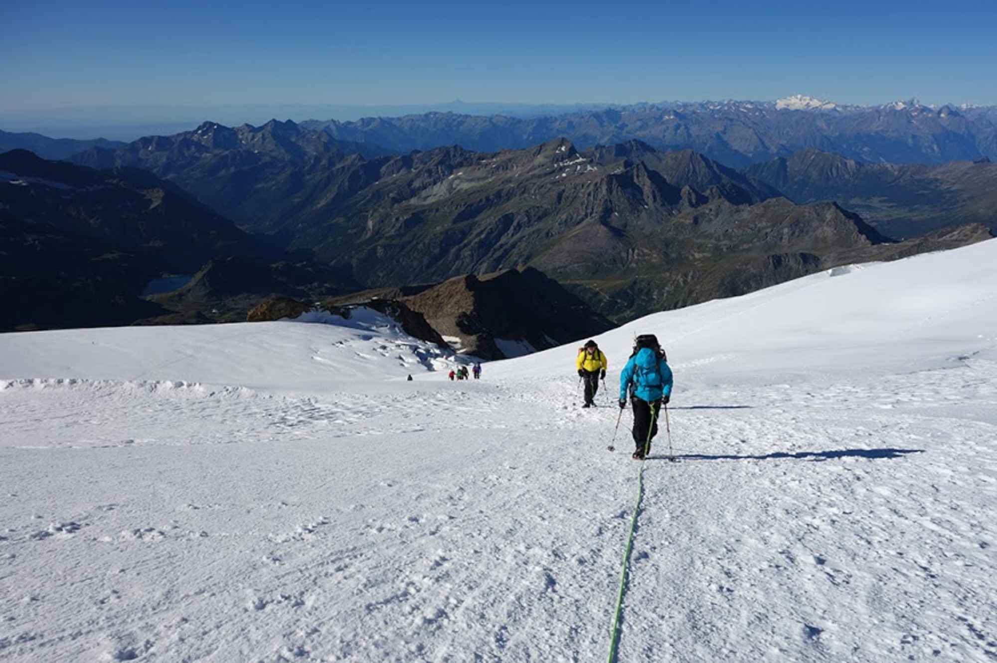 Lysgletscher. Im Aufstieg zur Piramide Vincent.