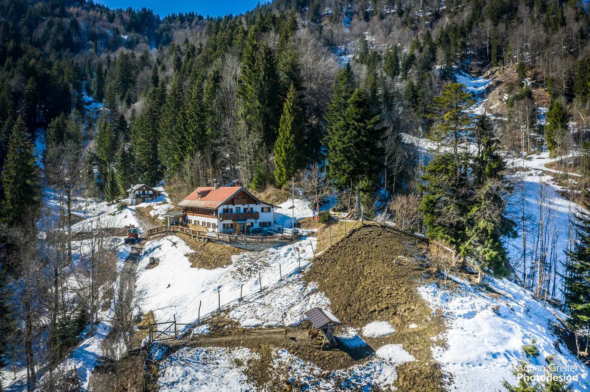 Die Reiseralm bietet eine willkommene Einkehrmöglichkeit