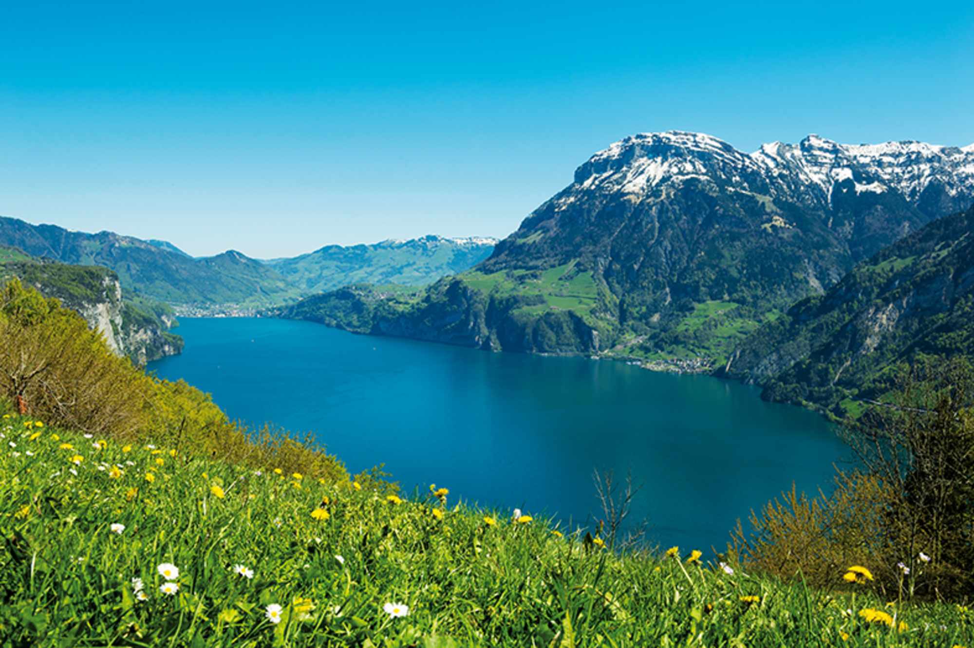 Eine aussichtsreiche Wanderung: Sicht auf den Urnersee