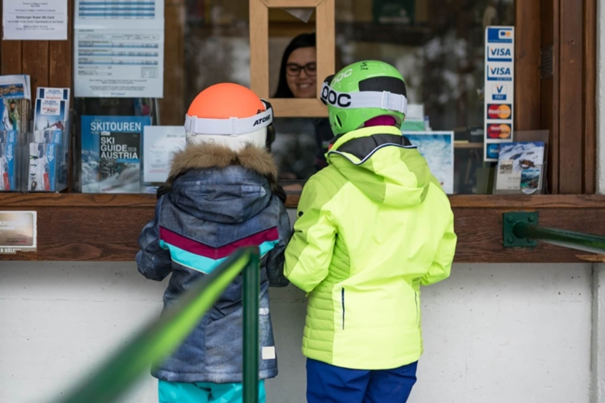 Preisvorteile für Familien sorgen dafür, dass Skifahren leistbar bleibt. 