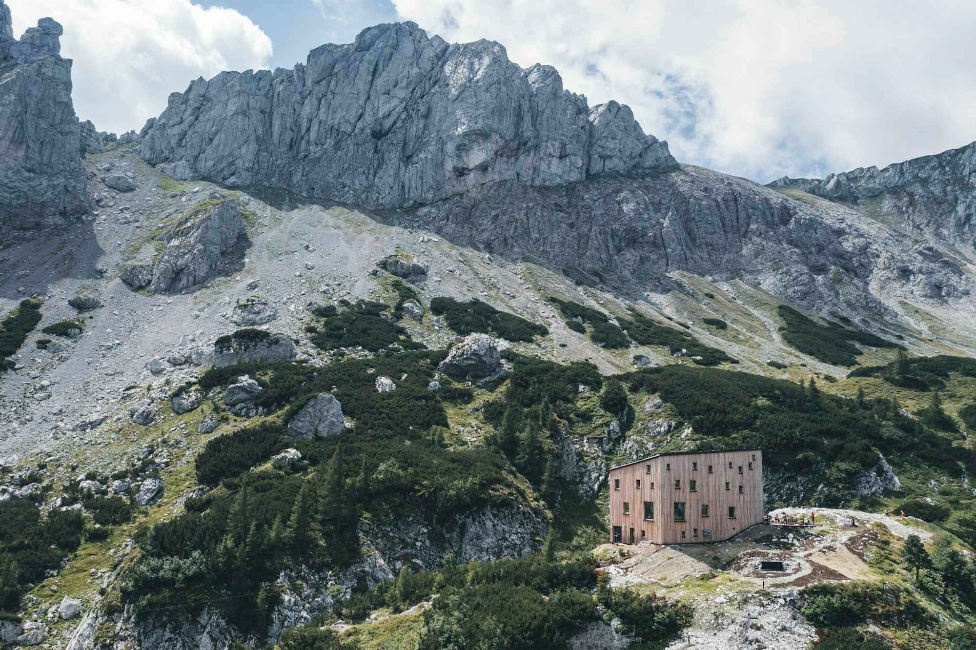Der Ersatzbau der Voisthaler Hütte wurde im Jahr 2022 fertig gestellt. 