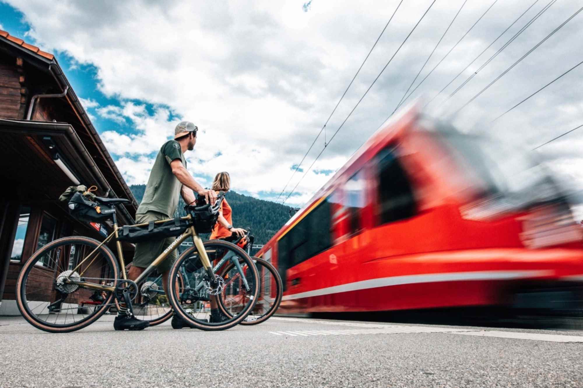 Transfer mit der Rhätischen Bahn zwischen Chur und Lavin