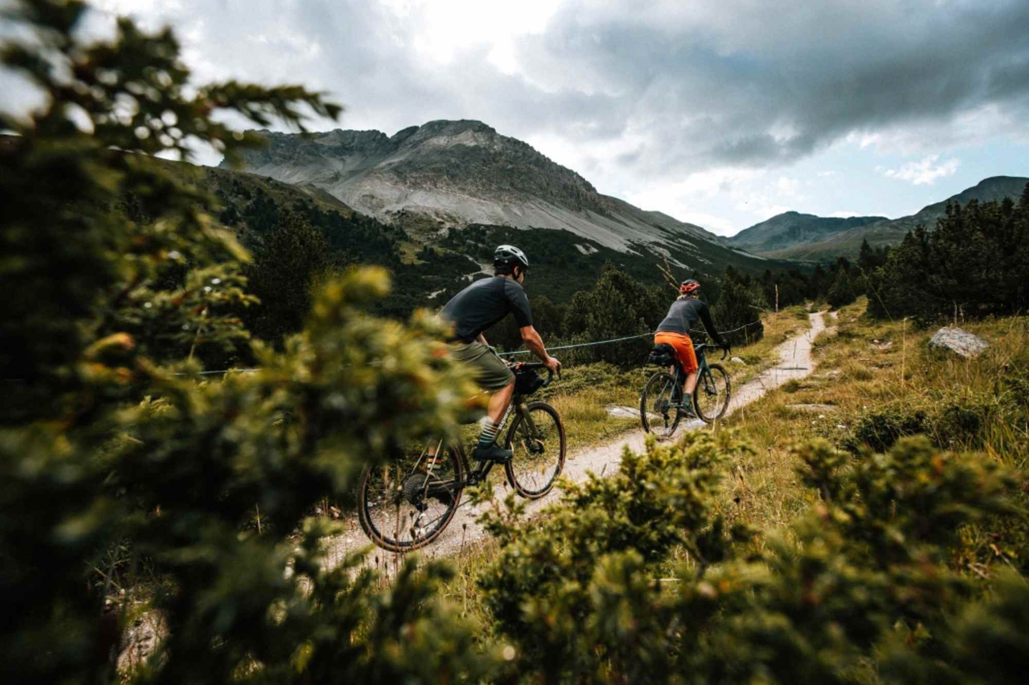 Singletrail vor dem Pass da Costanias