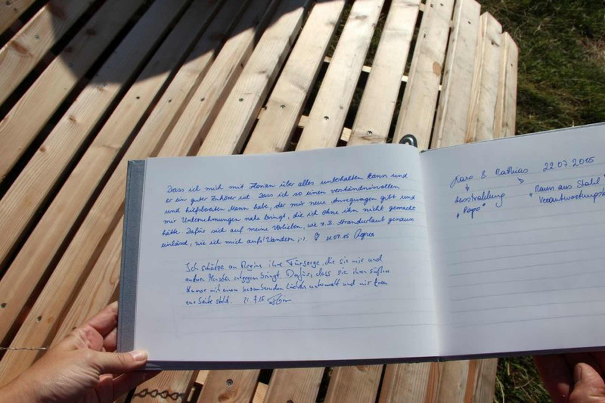 Sieben Bücher, gefüllt mit Gedichten, Zitaten und Aphorismen