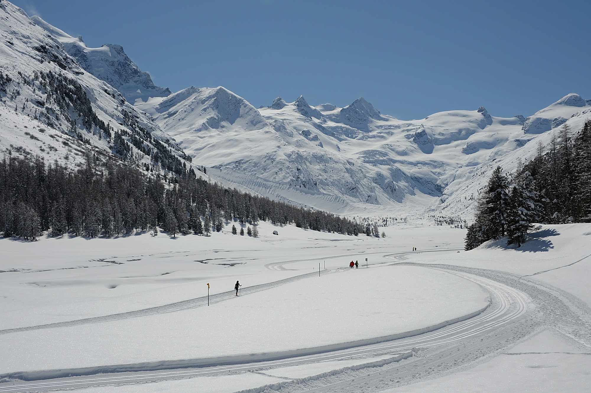 Blick vom Restaurant Roseg Gletscher weiter ins Tal rein 