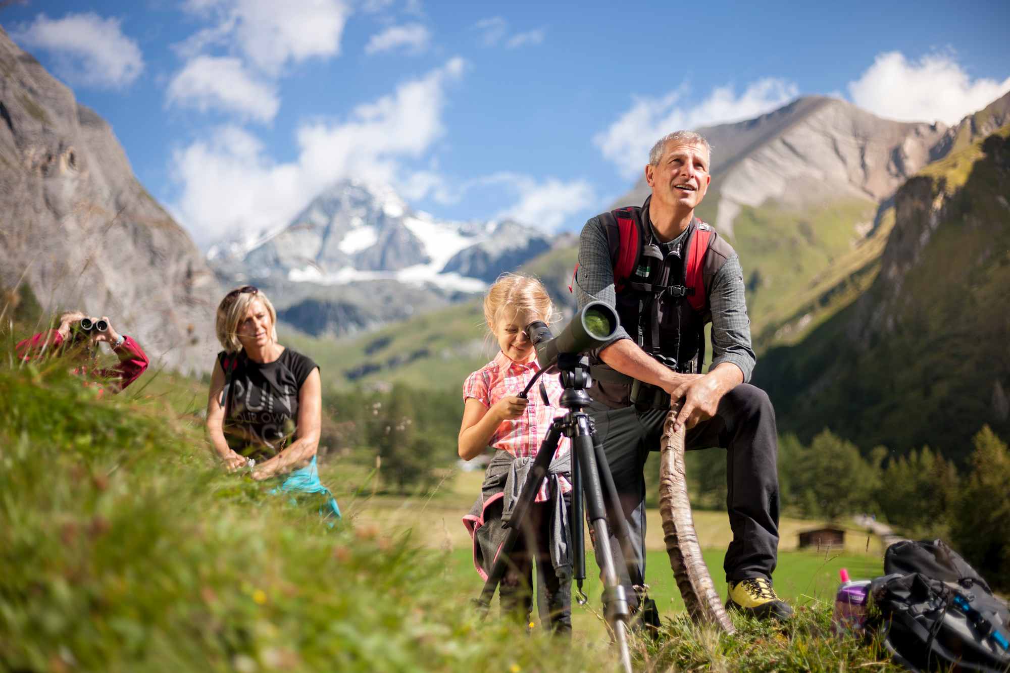 Wildtierbeobachtungen, wie hier im Ködnitztal bei Kals am Großglockner, sind bei Groß und Klein sehr beliebt. 