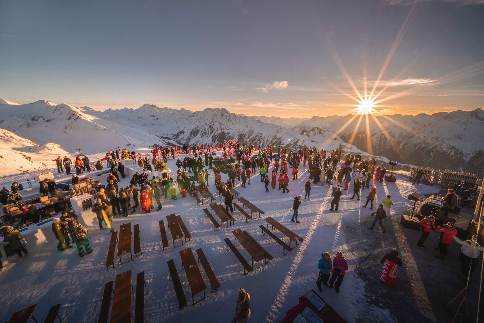 Sundowner mit herrlichem Bergpanorama hoch über Ischgl