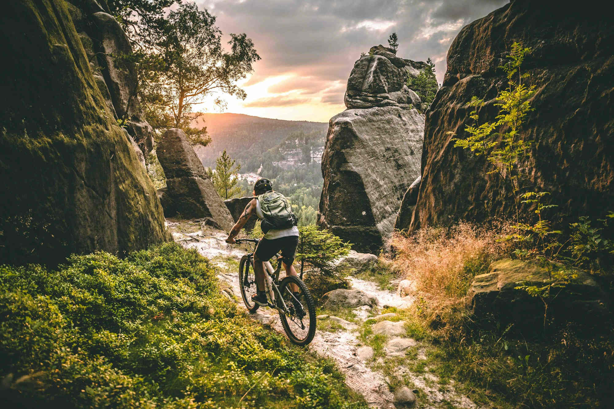 Mit dem Bike durch das mystisch anmutende Zittauer Gebirge.