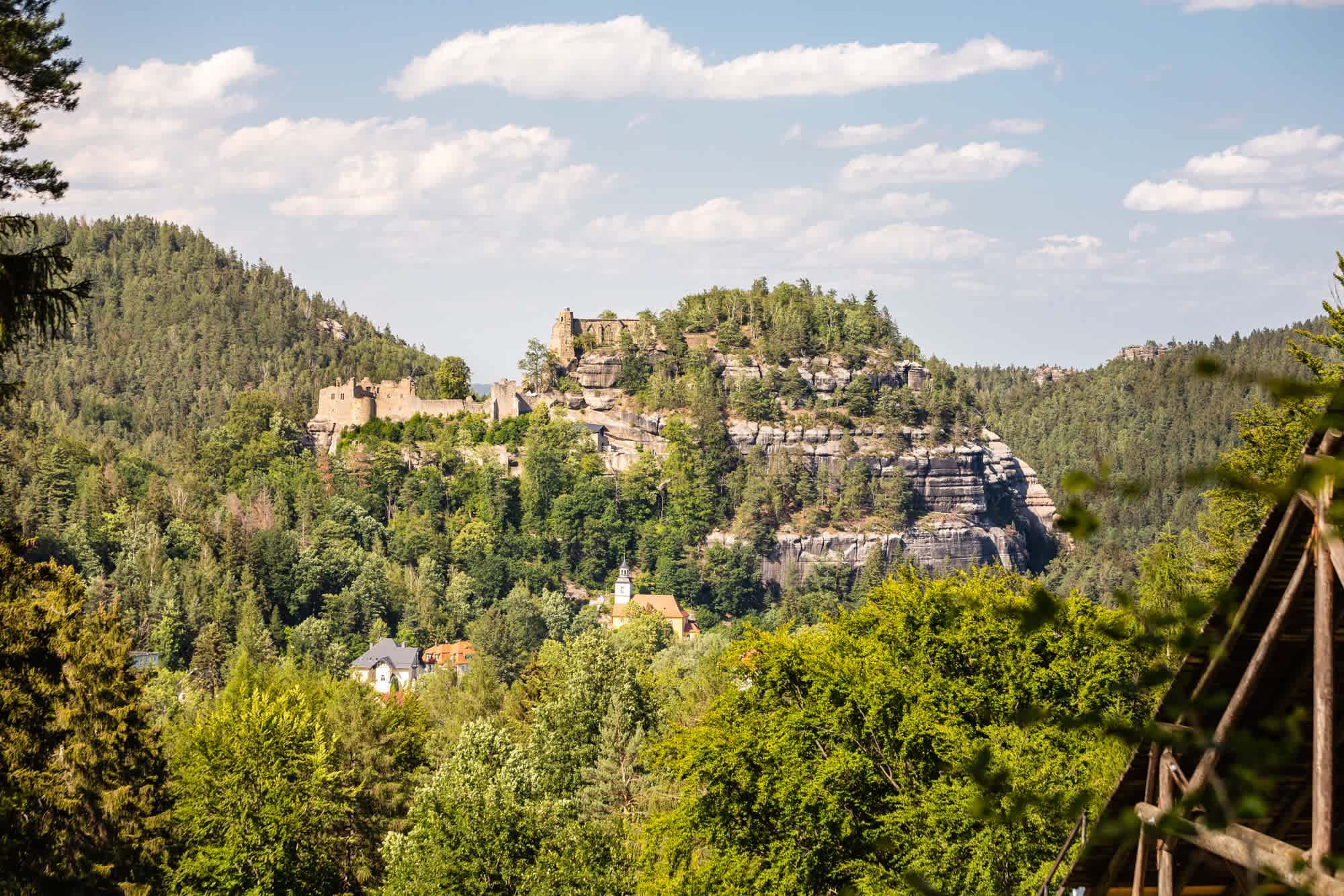 Bekanntester Berg im Zittauer Gebirge – der Oybin mit Kloster und Burgruine 