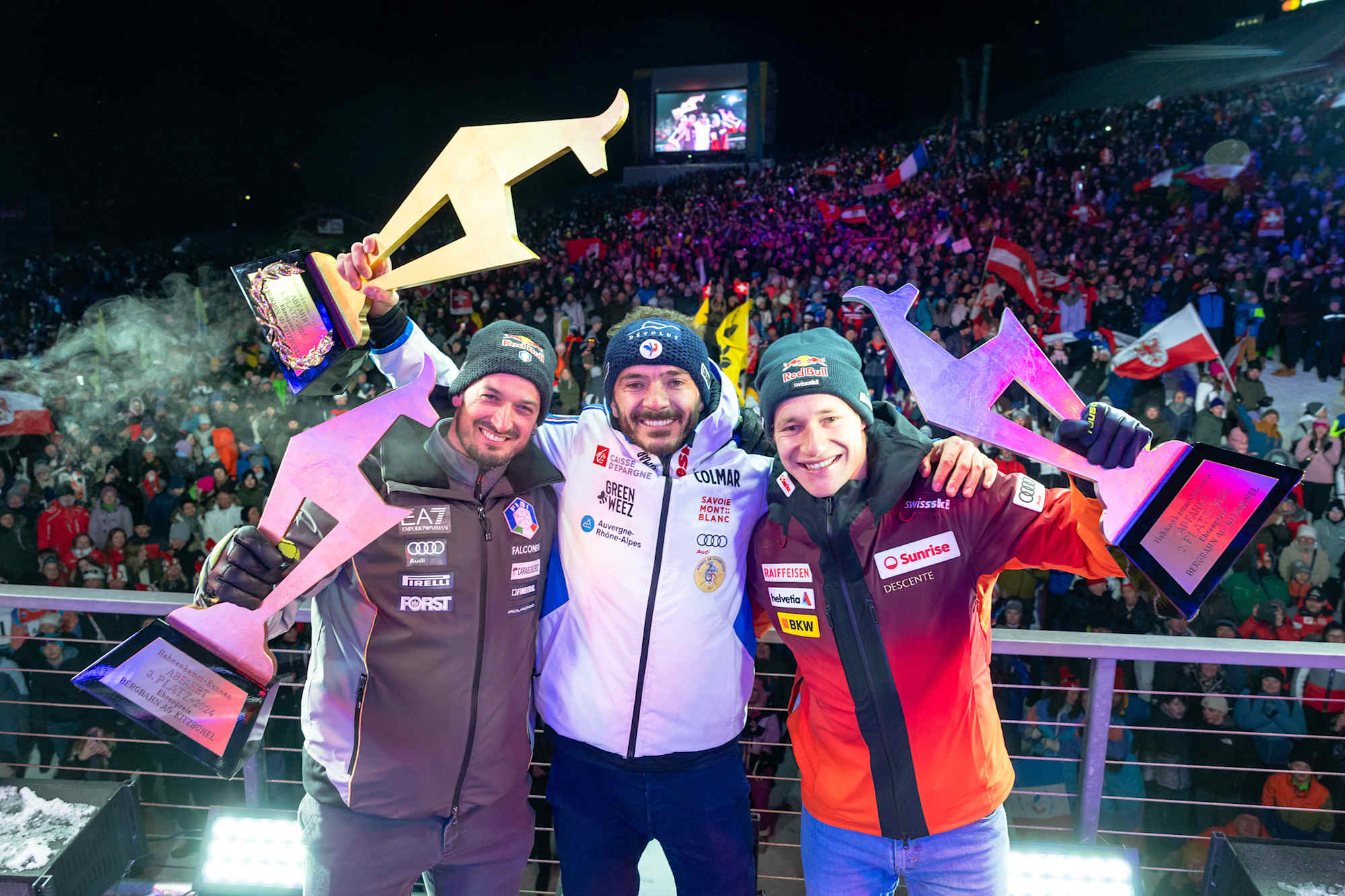 Dominik Paris, Cyprien Sarrazin und Marco Odermatt bei der Streif-Siegerehrung in KItzbühel (Jänner 2024)