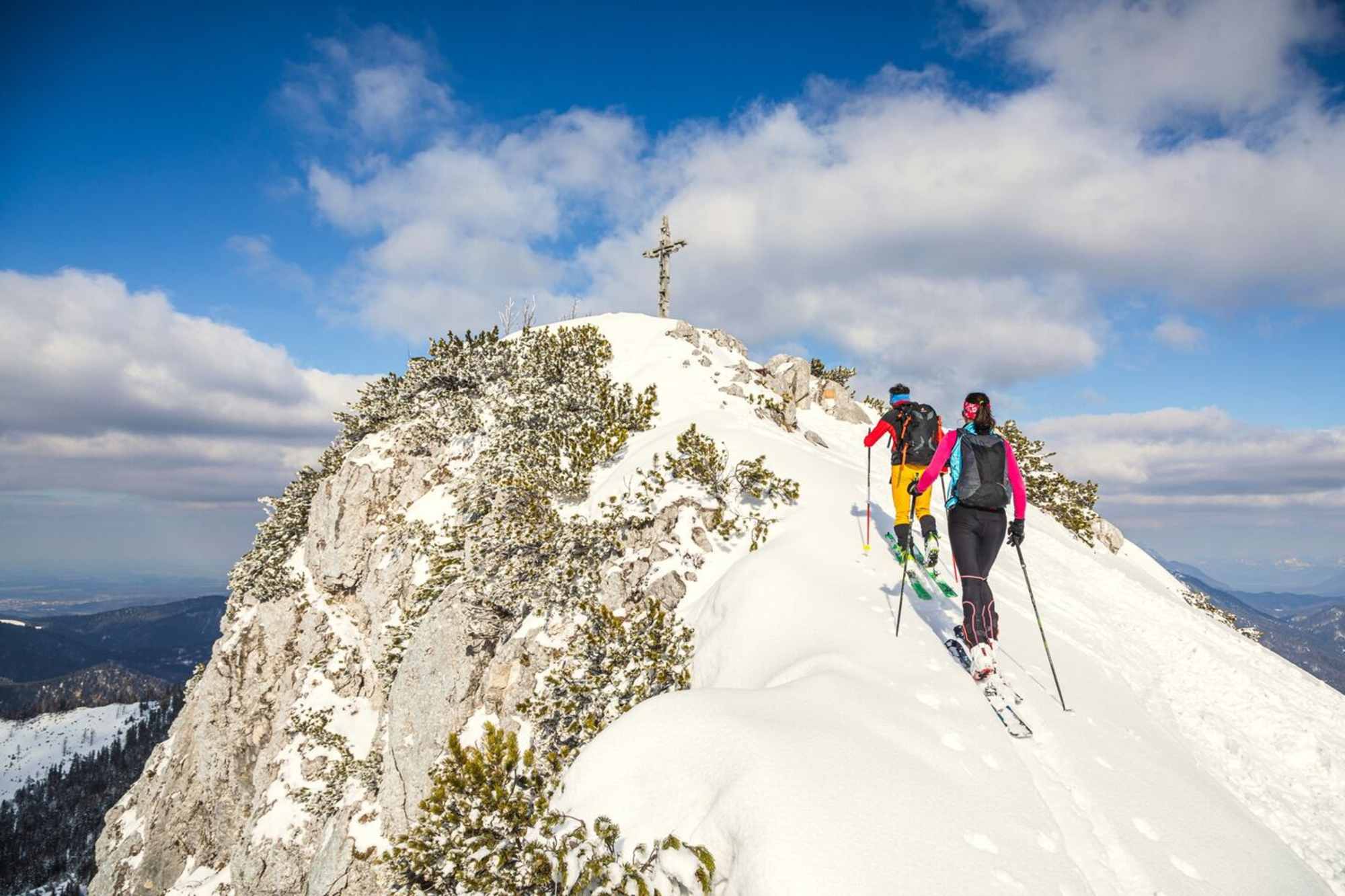 Die letzten Meter mit Skiern die Hörndlwand bei Ruhpolding.